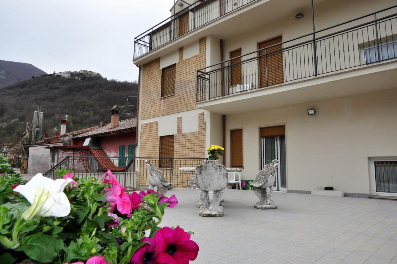 Albergo Rio Canistro Exteriör bild